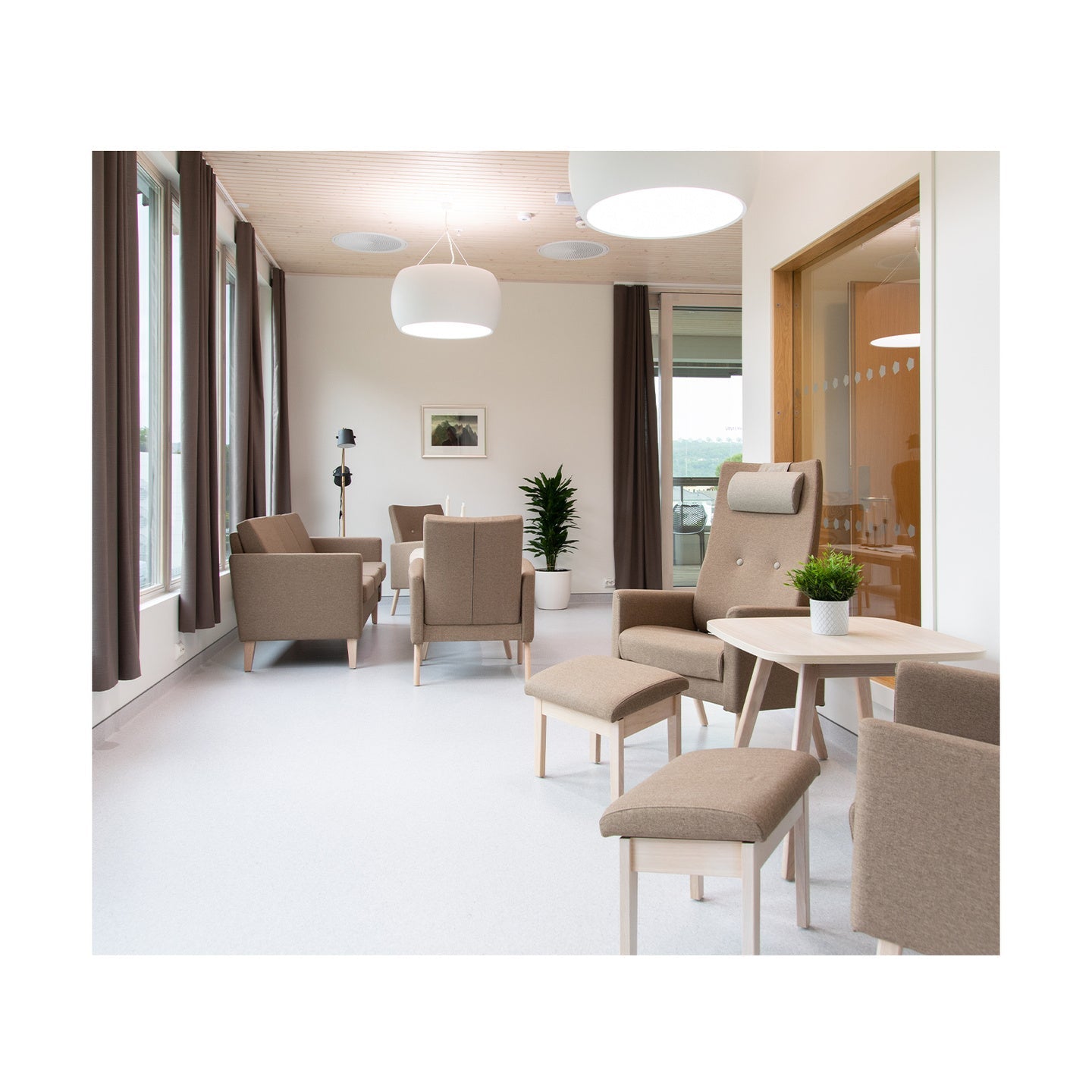 Pan Couchtisch 65x65, mit abgerundeten Ecken