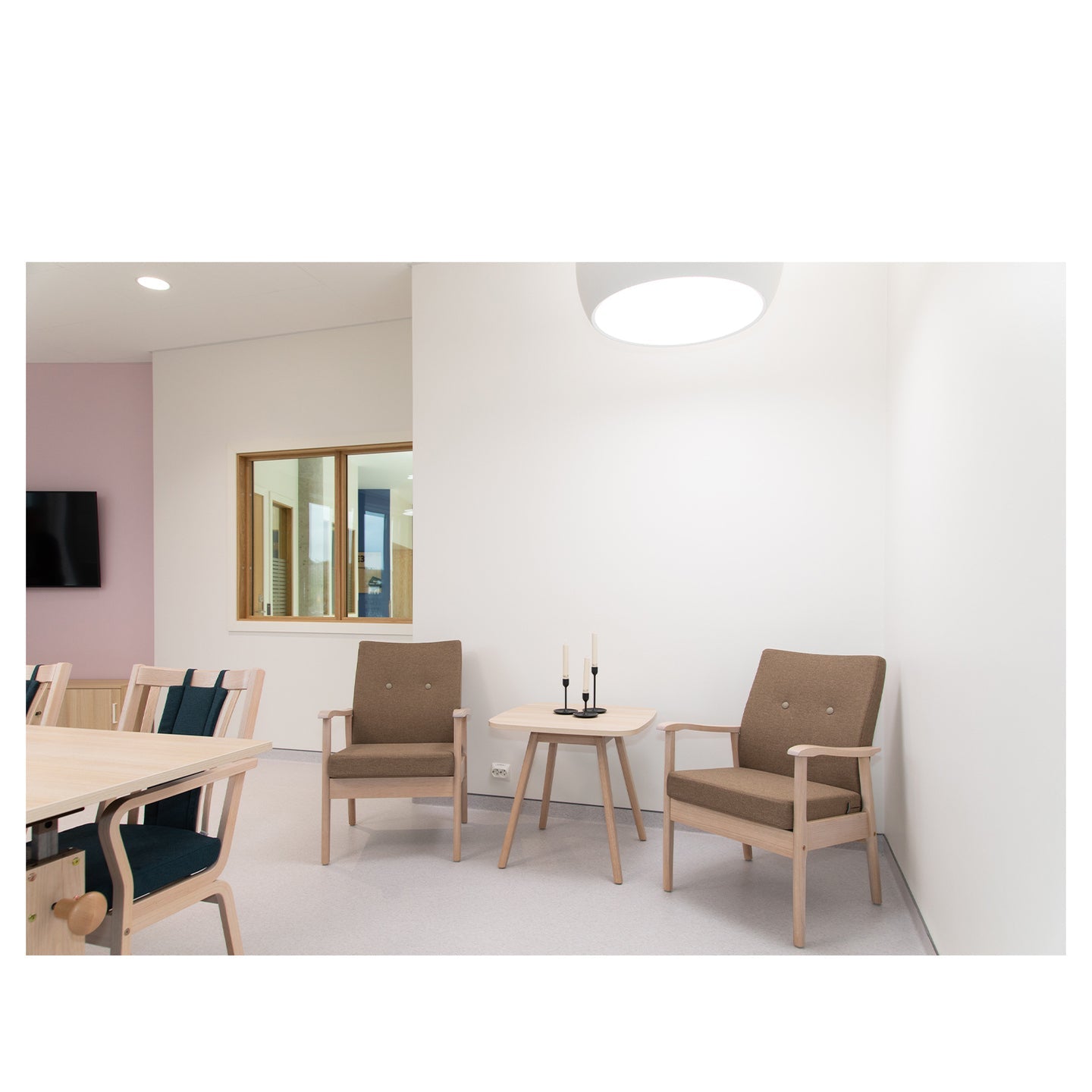 Pan Couchtisch 65x65, mit abgerundeten Ecken